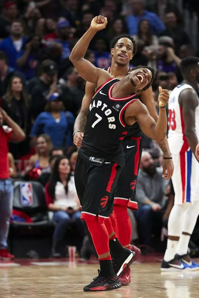 港大球場舉 港大球場舉