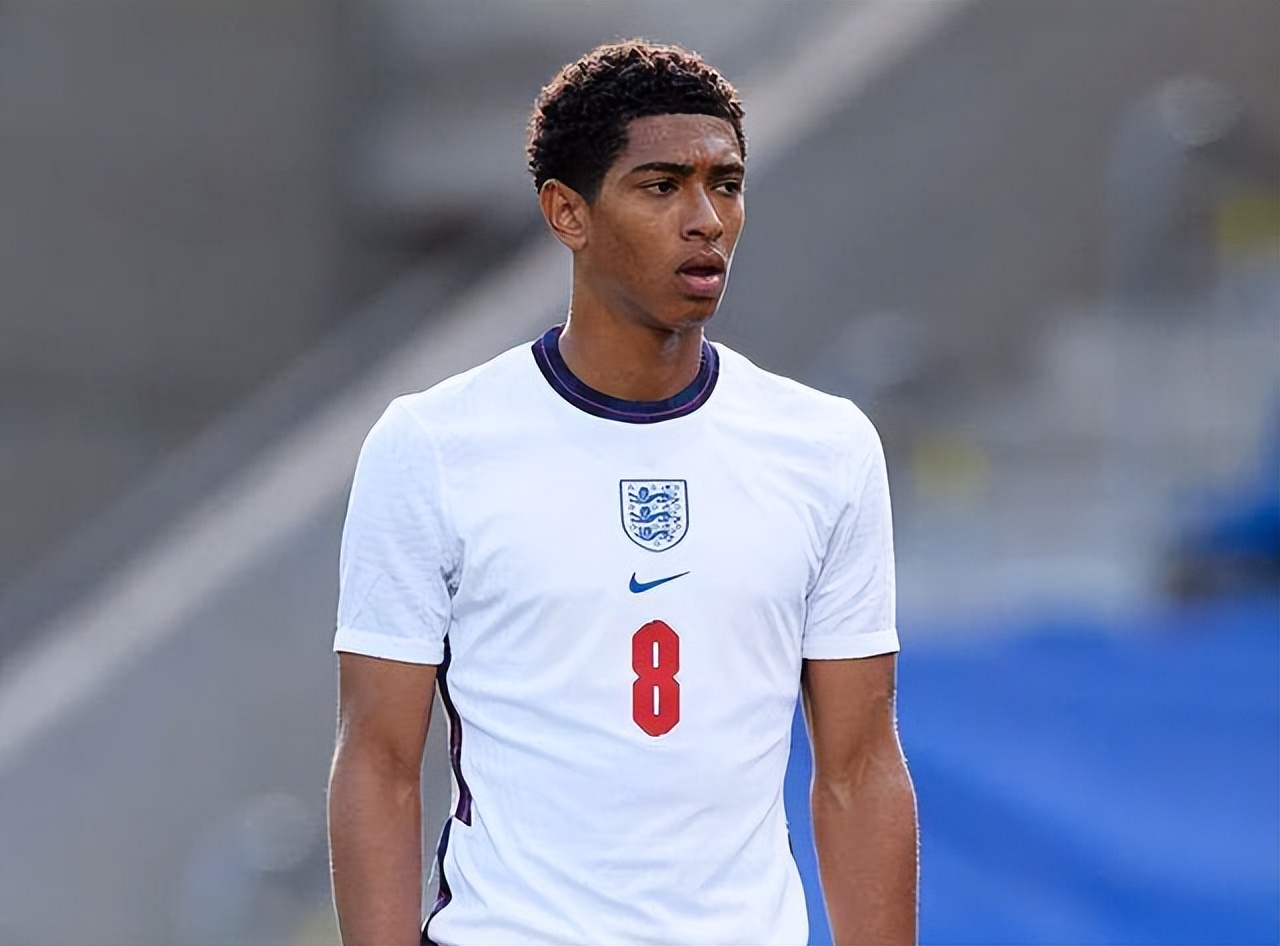 赛场外却成 赛场外却成